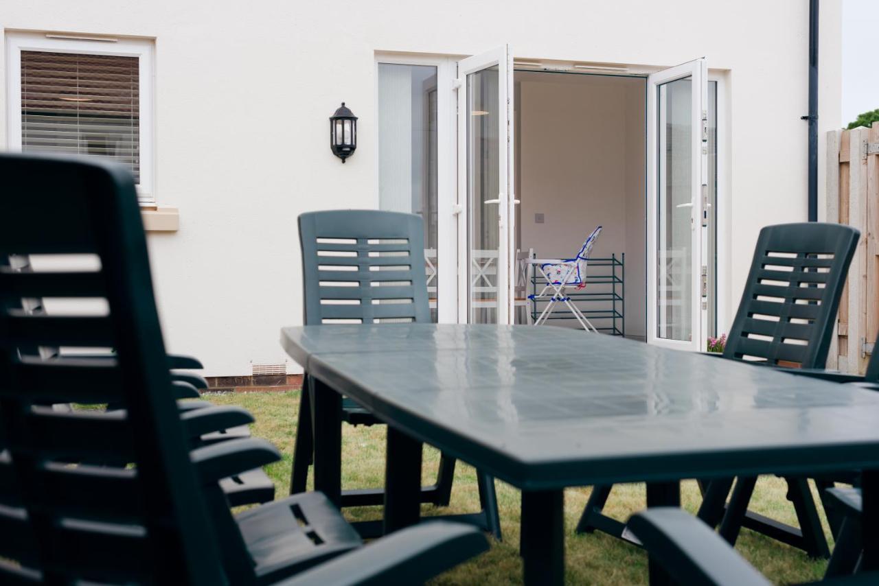 Вилла Oakley - Large, Elegant, Dog Friendly & Parking Уитби Экстерьер фото